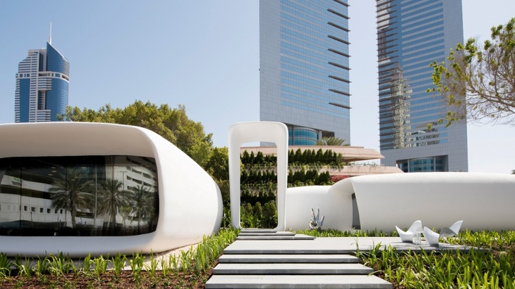Kancelář na první pohled zaujme bílou barvou a oblými tvary (copyright: Dubai Future Foundation). Kancelář na první pohled zaujme bílou barvou a oblými tvary (copyright: Dubai Future Foundation).