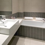 Technistone v koupelně, Crystal Polar White