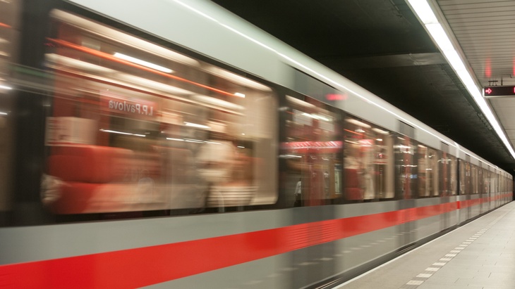 fotolia.com © unclepodger metro praha linka D