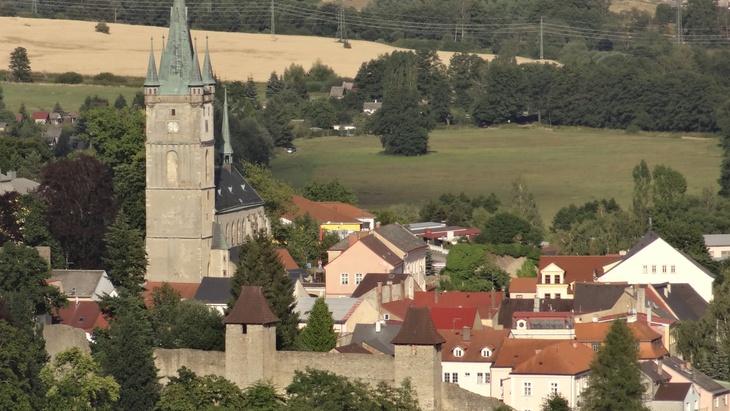 Tachov usiluje o dotace na opravu monumentální jízdárny Světce