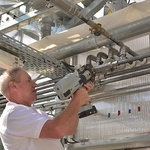 Klasika v oblasti instalace, která se díky Megapress nyní také lisuje – silnostěnná ocelová trubka v instalacích vytápění, až po napojení radiátorů. (Foto: Viega)