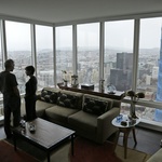 Interiér luxusní Millenium Tower v San Francisku, jak dlouho bude tato budova použitelná? Autor: Handel Architects