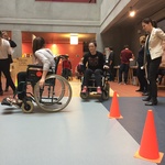 Příchozí návštěvních a vozíčkáři si mohli vyzkoušet jízdu, zatáčení a pohyb po povrchu Altro. Zdroj Anvitrade s. r. o.