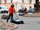 Uklízeči městské části Praha 7 využívají nové zametací stroje