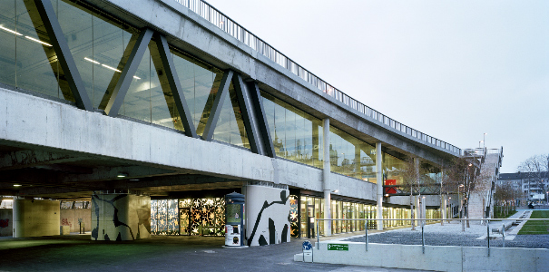 Centrum pod dálničním mostem - OPLATEK ARCHITEKTEN AG