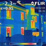 Snímek z termovize bytový dům