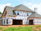 Počty stavebních povolení na rekonstrukci domu klesají, jejich orientační hodnota nikoliv