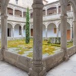 Gotické atrium – Avila, Španělsko  Zdroj: Fotolia.com - Renáta Sedmáková
