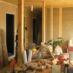 Rodinný dům v obci Čelákovice během výstavby – dřevěná konstrukce, interiér