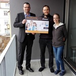Výherní certifikát předal výherci vedoucí obchodu ve společnosti ATREA pan Tomáš Kott