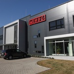 Detail sendvičových panelů Lindab na výrobní hale v Zábřehu.