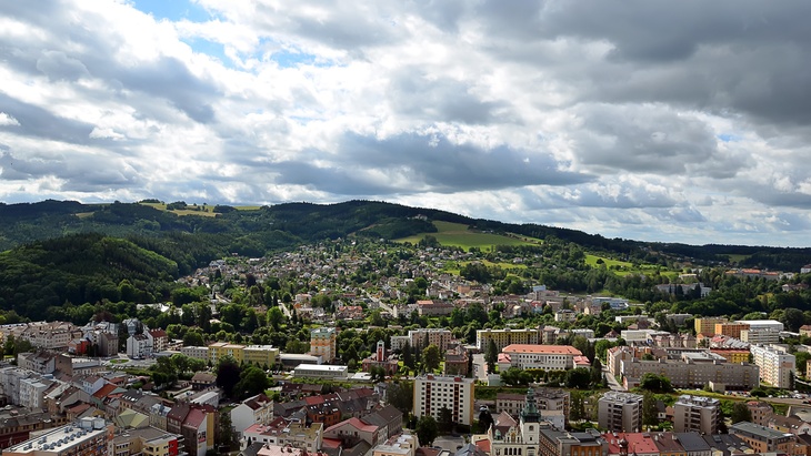 Náchod - výhled na město ze zámeckého kopce, fotolia.com © martin951 Náchod, oprava, průtah, silnice