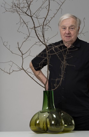 Grafický designér, profesor a akademický malíř Rostislav Vaněk vstoupí do síně slávy českého designu Grafický designér, profesor a akademický malíř Rostislav Vaněk vstoupí do síně slávy českého designu