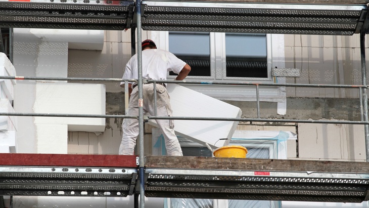 Energie spolknou více než pětinu rodinného rozpočtu. Pomůže kvalitní zateplení