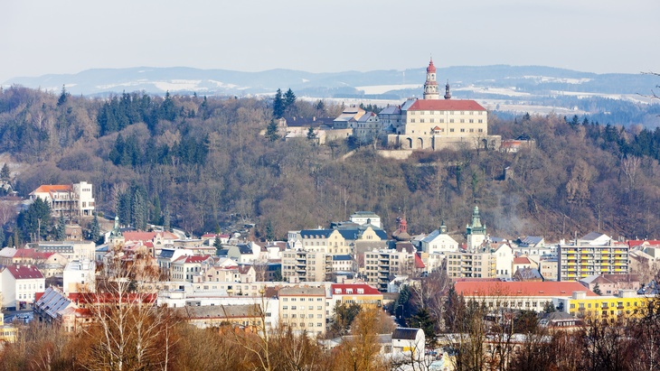 Dopravu v Náchodě a okolí od pondělí zkomplikuje oprava silnice