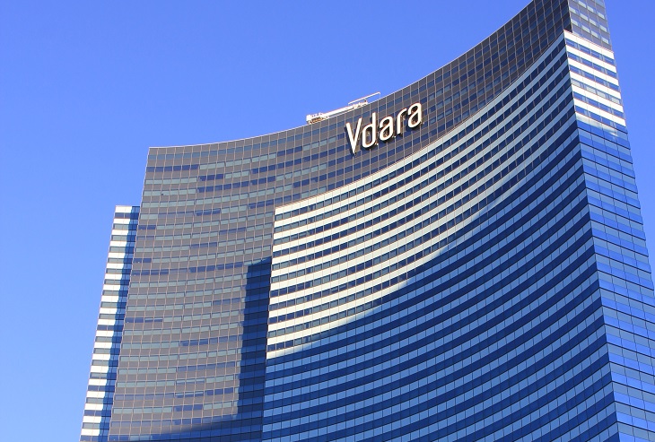 Hotel Vdara Las Vegas, zdroj: By Thomas Duesing from San Antonio, Texas (Vdara) [CC BY 2.0 (http://creativecommons.org/licenses/by/2.0)], via Wikimedia Commons