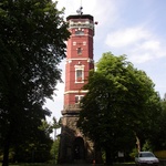 Tanečnice Zdroj: CC-BY-SA-3.0 (http://creativecommons.org/licenses/by-sa/3.0/)], z Wikimedia Commons
