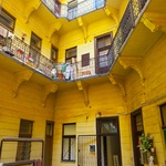 Budapešť – pavlačové domy © Fotolia.com -  niyazz