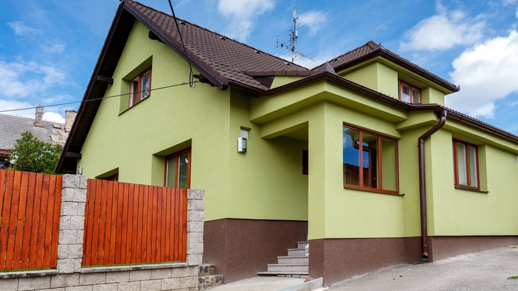 repaired rural house © artush - Fotolia.com Dům rovnou k nastěhování? Počítejte s rezervou!