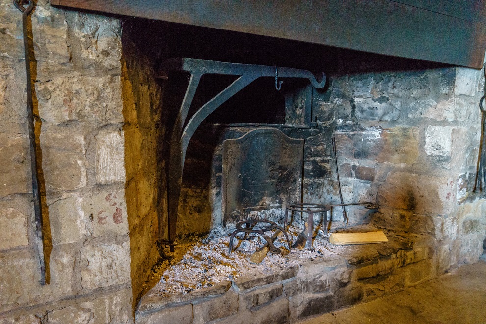 Závěsný hák pro nádoby na vaření ve středověku Zdroj: fotolia.com - Vadim