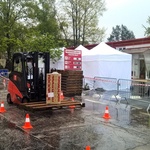 V rámci Dne bezpečnosti se zaměstnanci zapojili do soutěže „ještěrkářů“ ve zručnosti obsluhy vysokozdvižných vozíků