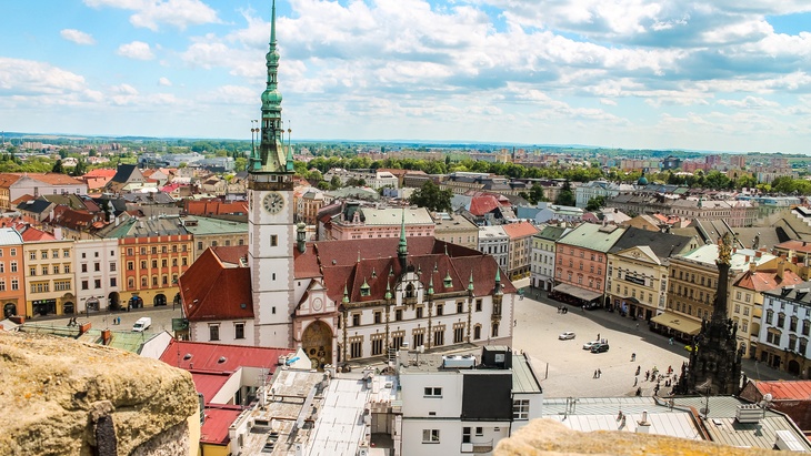 Rekonstruovaná střecha radnice v Olomouci neodolala dešti
