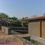 Skromný dům s výhledem na hory nezapře inspiraci světovou architekturou  Foto: Shamanth Patil J.