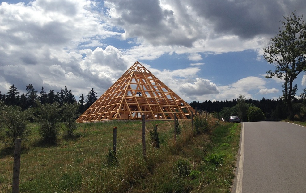 Pyramida - objekt pro meditaci a relaxaci v Bohdalově