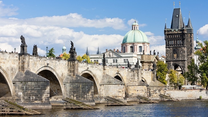 Zdroj: Fotolia.com - phb.cz Problémem Karlova mostu, ale také Libeňského a dalších pražských mostů, je oteplování a ochlazování Zdroj: Fotolia.com - phb.cz Problémem Karlova mostu, ale také Libeňského a dalších pražských mostů, je oteplování a ochlazování