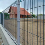 3D panely v antracitové barvě RAL 7016 Zdroj: Pletiva Dobrý