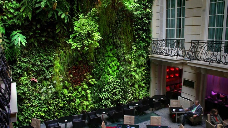 Hotel Pershing Hall Paris Zdroj: www.verticalgardenpatrickblanc.com © Véronique Lalot Hotel Pershing Hall Paris Zdroj: www.verticalgardenpatrickblanc.com © Véronique Lalot