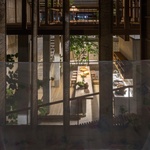 Dům pro tři rodiny, který je připravený na povodně i tropické slunce Foto: Hiroyuki Oki, ostatní Nishizawa Architects