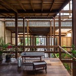 Dům pro tři rodiny, který je připravený na povodně i tropické slunce Foto: Hiroyuki Oki, ostatní Nishizawa Architects