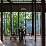 Dům pro tři rodiny, který je připravený na povodně i tropické slunce Foto: Hiroyuki Oki, ostatní Nishizawa Architects