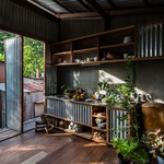 Dům pro tři rodiny, který je připravený na povodně i tropické slunce Foto: Hiroyuki Oki, ostatní Nishizawa Architects