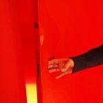„Neviditelné dveře“ – skrytá zárubeň i závěsy, slícované křídlo, zabudovaný systém otevírání (stánek Hanák forum s. r. o.)