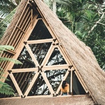 Češi staví v Indonésii domy z bambusu a inspirují tamní obyvatele Zdroj: Emily Hutchinson