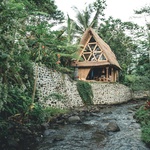 Češi staví v Indonésii domy z bambusu a inspirují tamní obyvatele Zdroj: Emily Hutchinson
