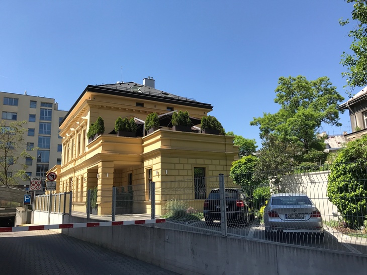 Vila v pražských Vinohradech v ulici U Zvonařky 