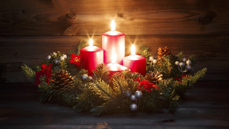 Adventní věnec nenechávejte bez dozoru, otevřený oheň v kombinaci s vyschlými větvemi představují velké riziko, Fotolia.com © reeel Adventní věnec nenechávejte bez dozoru, otevřený oheň v kombinaci s vyschlými větvemi představují velké riziko, Fotolia.com © reeel