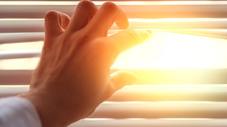 Vnitřní horizontální žaluzie Zdroj: Fotolia.com - detailblick-foto Vnitřní horizontální žaluzie Zdroj: Fotolia.com - detailblick-foto