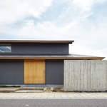 U domu jim postavili dálnici. Architekti našli řešení, dům prošel kompletní renovací  Foto: Shohei Yoshida