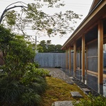 U domu jim postavili dálnici. Architekti našli řešení, dům prošel kompletní renovací  Foto: Shohei Yoshida