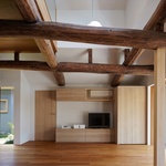U domu jim postavili dálnici. Architekti našli řešení, dům prošel kompletní renovací  Foto: Shohei Yoshida