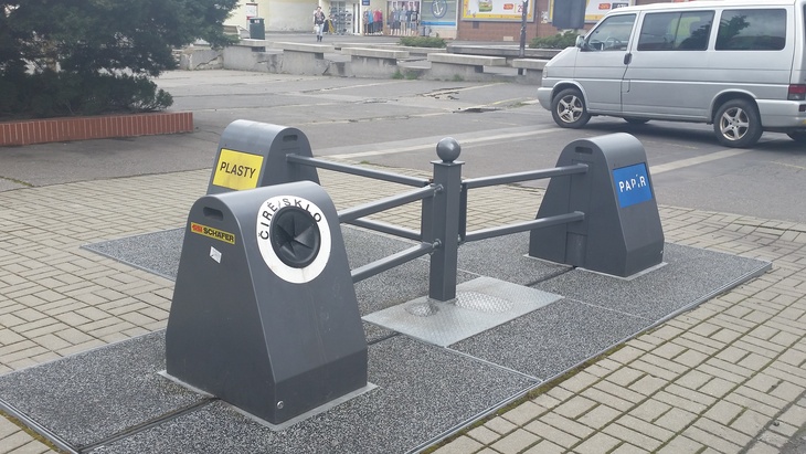 Do kontejnerů na sklo nepatří sklokeramika ani varné sklo Do kontejnerů na sklo nepatří sklokeramika ani varné sklo