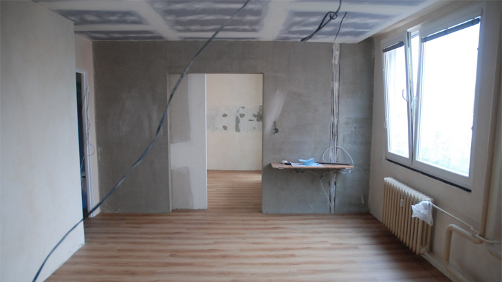 Rekonstrukce panelového bytu – koupelna, obkládání, štukování a pokládka podlahy