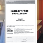 Detail čističky WINIX WAC-U300                    Osvědčení – certifikát  /  Plovoucí podlaha, kožené křeslo, žaluzie  Zdroj:  Ing. arch. Petr Brandejský