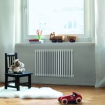 Na obrázku elektrické článkové topné těleso Zehnder Charleston, splňující evropskou směrnici EcoDesign.