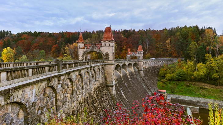Přehrada Les Království, Fotolia.com © Nikolai Sorokin Přehrada Les Království