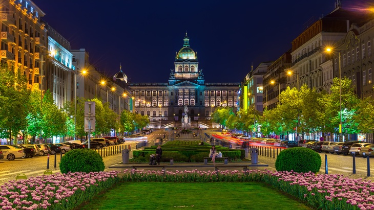 Václavské náměstí Praha, Fotolia.com © ekaterina_belova Tramvaje na Václavském náměstí